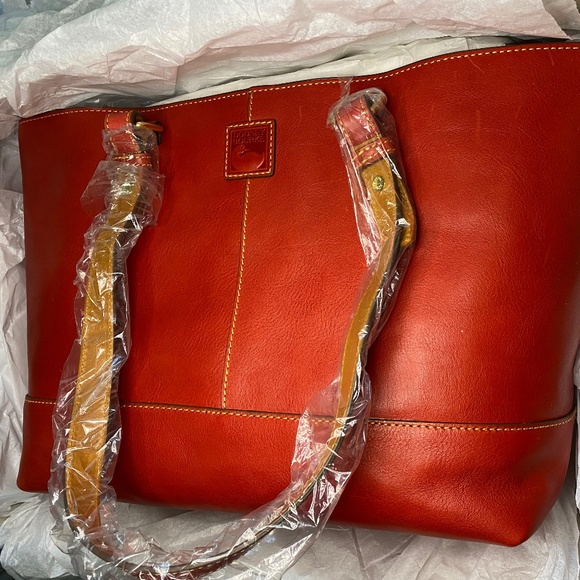 NWT Dooney & Bourke Red Bag - Picture 2 of 16